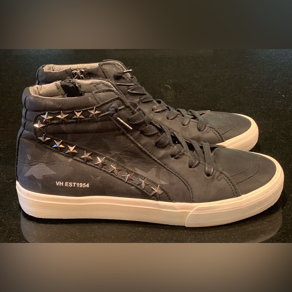 Vintage Havana Carbone Sneakers, Size 7.5